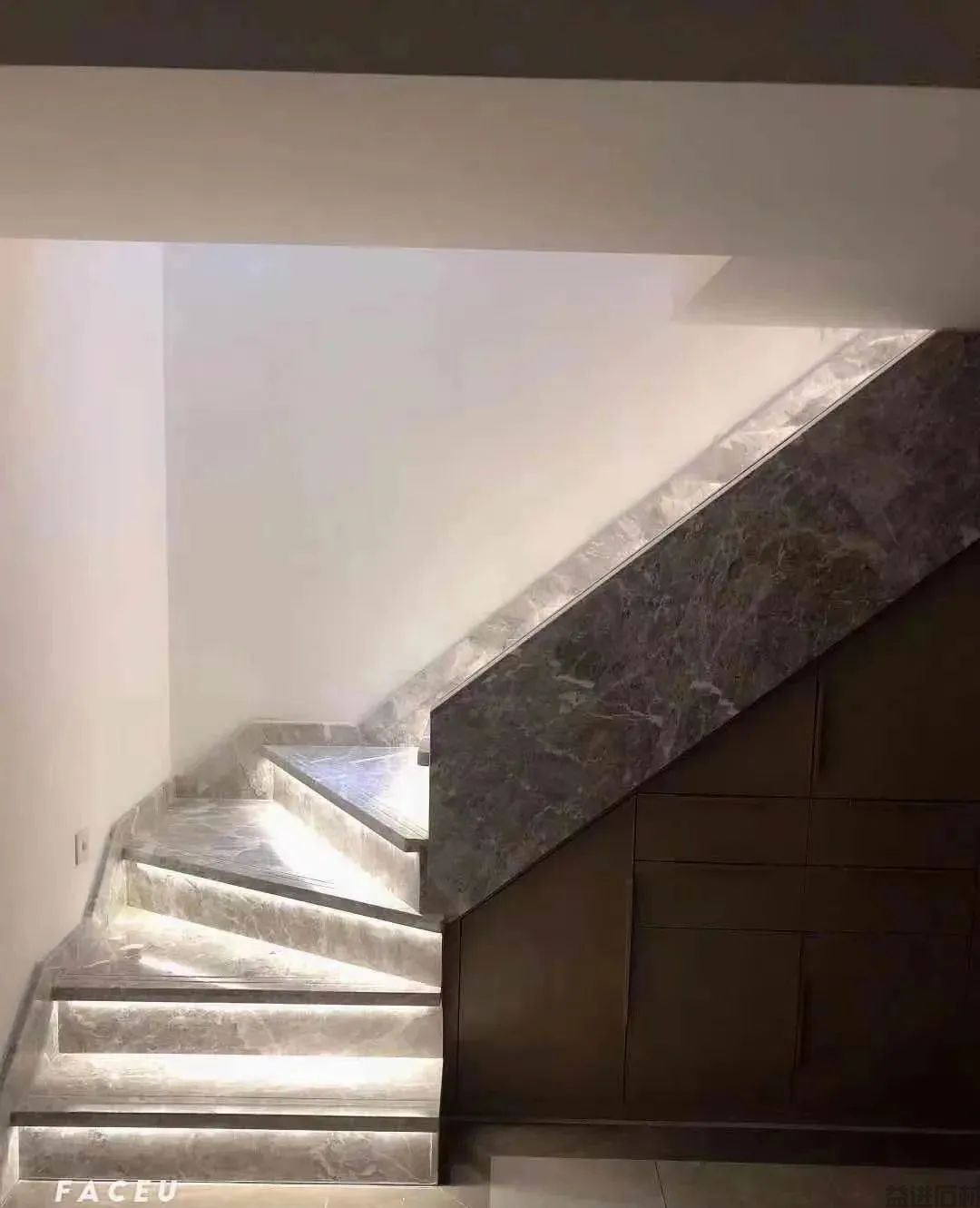 楼梯石材踢脚线怎么设计?(图29) 楼梯石材踢脚线怎么设计?