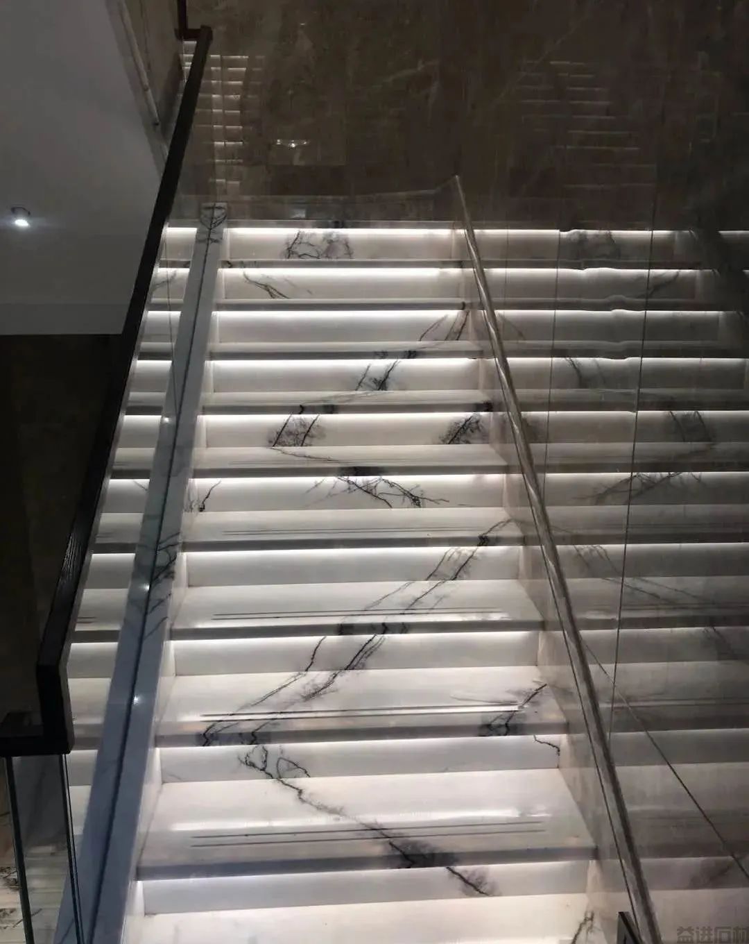 高端大理石楼梯,定会让你一见倾心(图4) 高端大理石楼梯,定会让你一见倾心