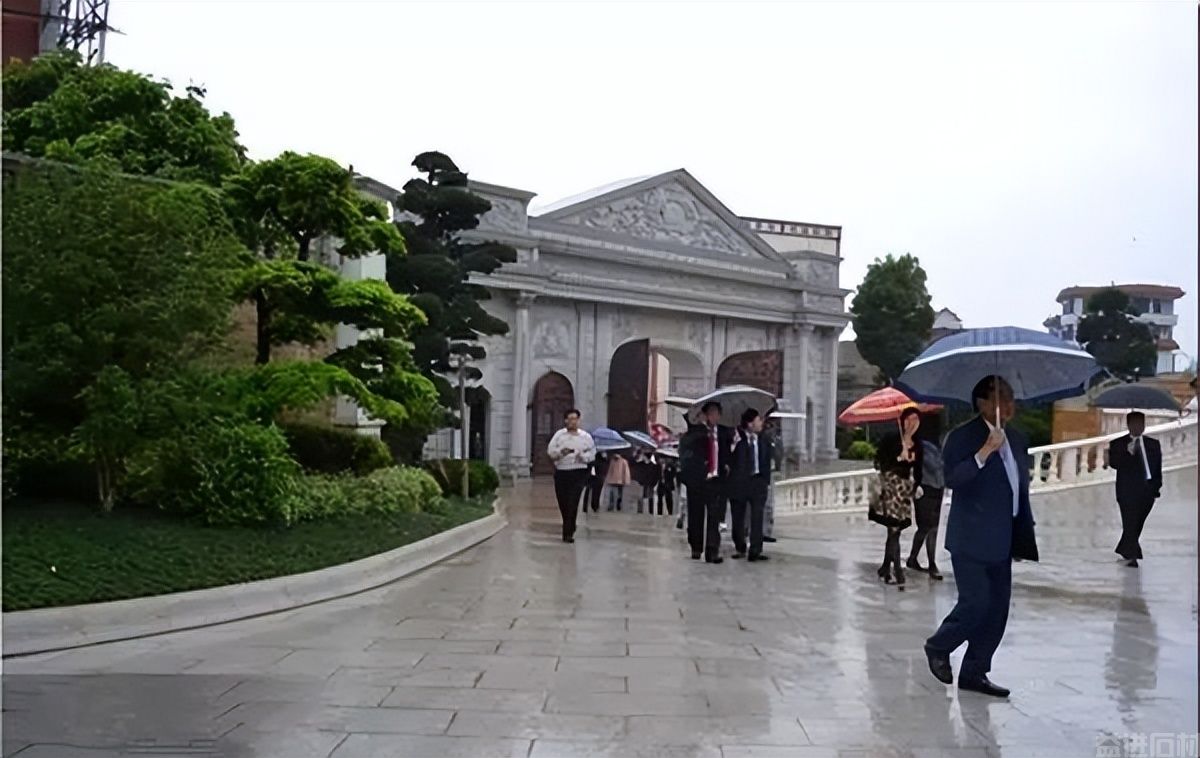 福建惊现2亿的石材别墅,光大门就500万(图3) 福建惊现2亿的石材别墅,光大门就500万