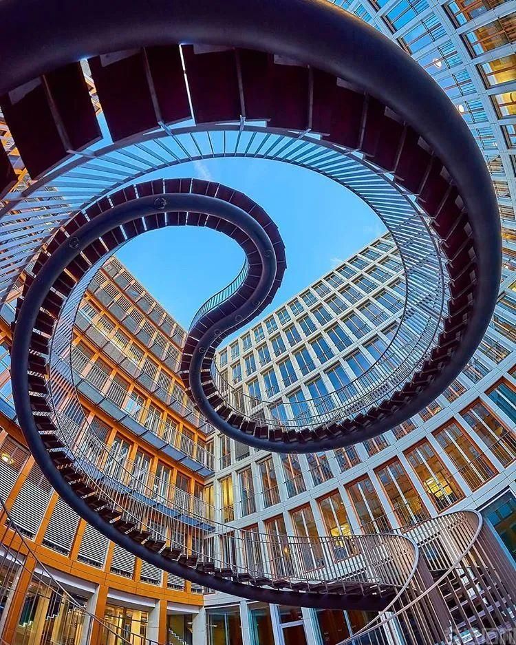 楼梯设计大全 | 有一种楼梯设计叫建筑之美(图17) 楼梯设计大全 | 有一种楼梯设计叫建筑之美(图17)