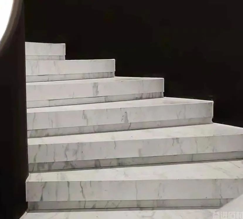 豪华的酒店,少不了一个漂亮的大理石楼梯(图17) 豪华的酒店,少不了一个漂亮的大理石楼梯(图17)
