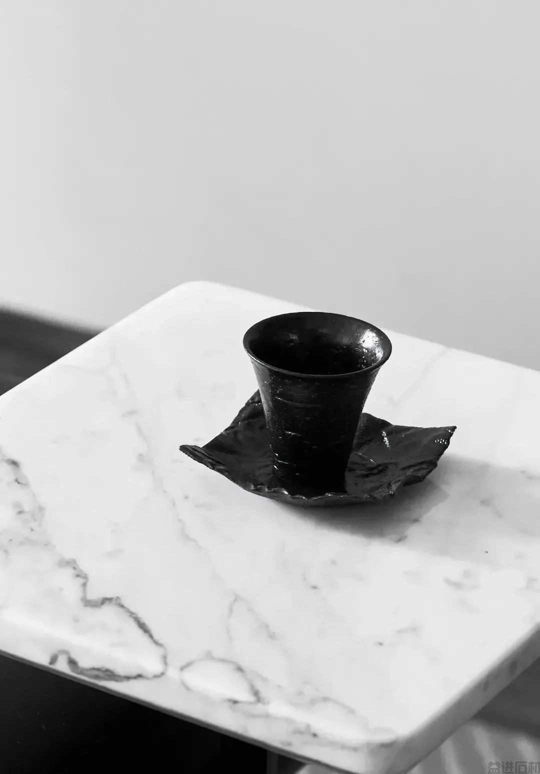 你还在用大理石桌贴？NO！换个天然大理石桌不难