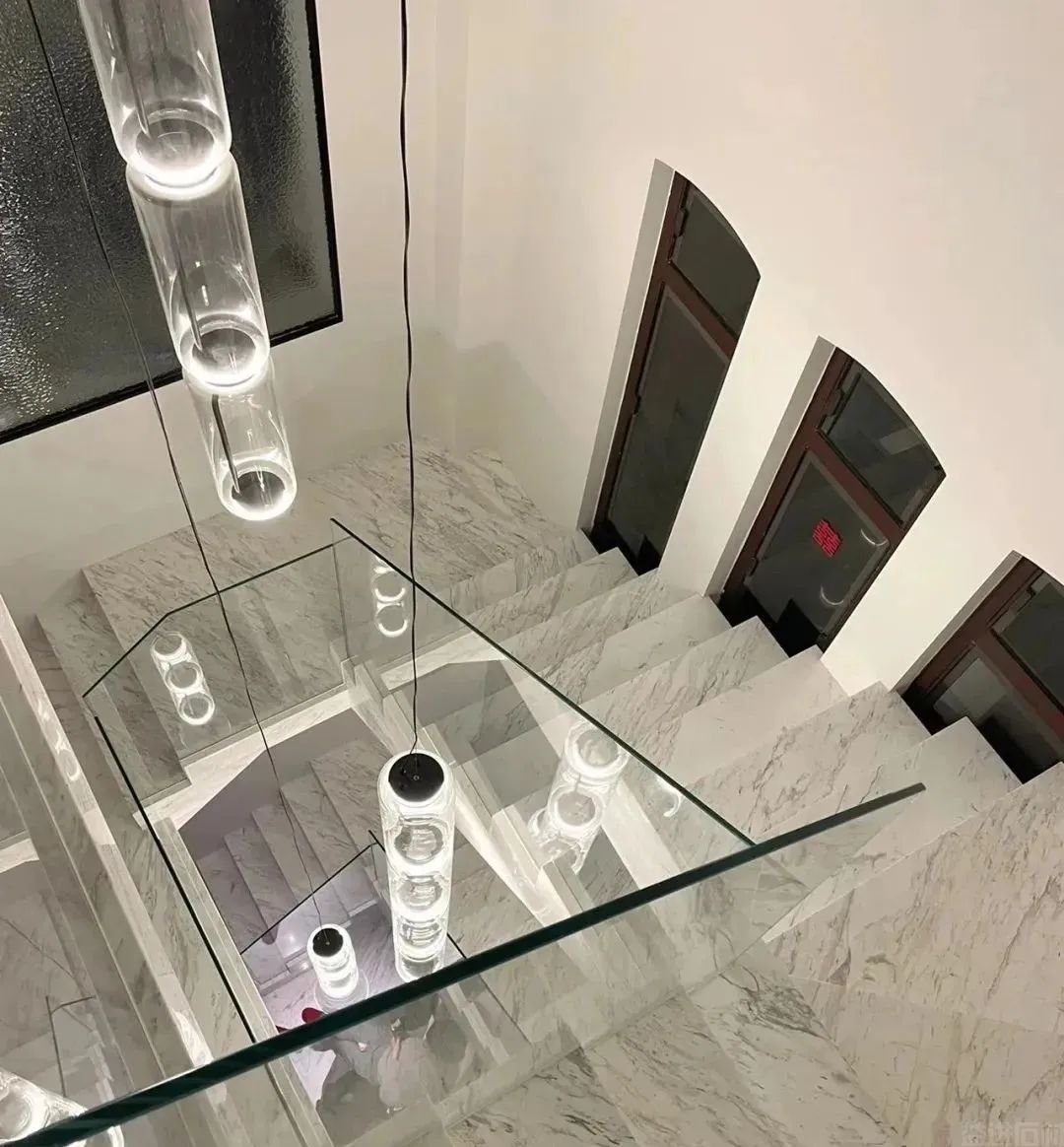 现浇楼梯和钢结构楼梯的基础有哪些细节是需要我们注意的？