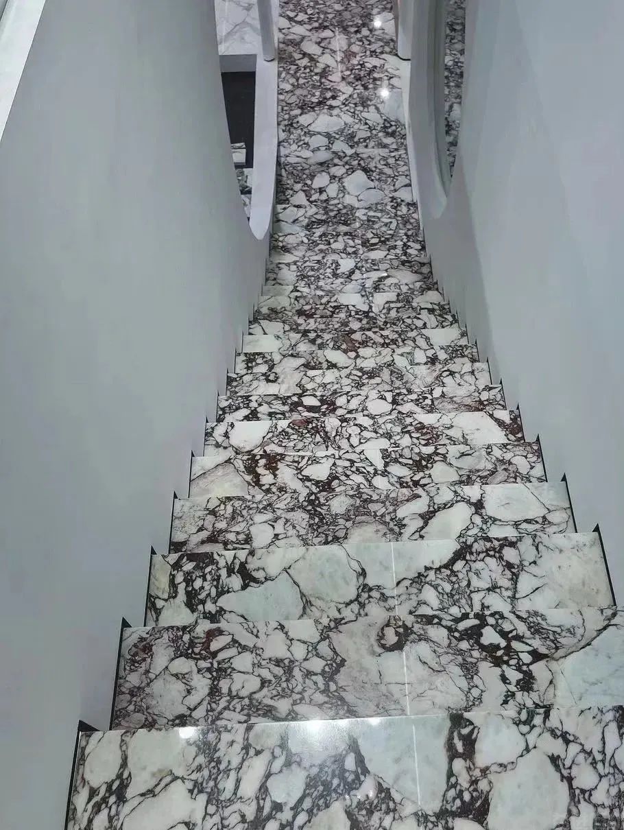 现浇楼梯和钢结构楼梯的基础有哪些细节是需要我们注意的？