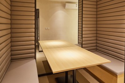 轻质墙体石材粘贴:减重处理与粘结力强化技术(图1) 轻质墙体石材粘贴:减重处理与粘结力强化技术
